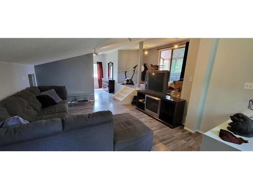 53504 Range Road 170, Rural Yellowhead County, AB - Indoor Photo Showing Living Room