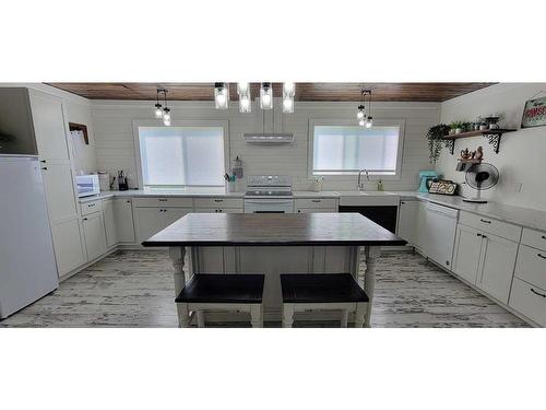 53504 Range Road 170, Rural Yellowhead County, AB - Indoor Photo Showing Kitchen