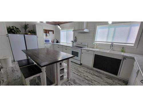 53504 Range Road 170, Rural Yellowhead County, AB - Indoor Photo Showing Kitchen