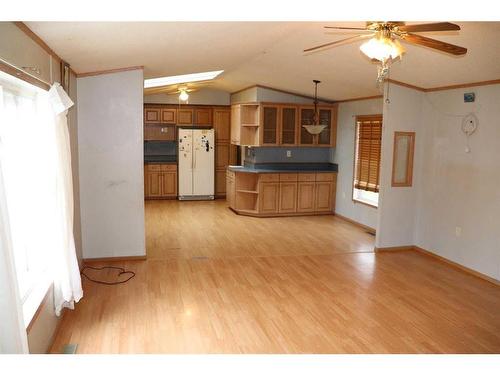 1021 20 Avenue, Marlboro, AB - Indoor Photo Showing Kitchen