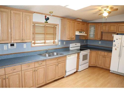 1021 20 Avenue, Marlboro, AB - Indoor Photo Showing Kitchen With Double Sink