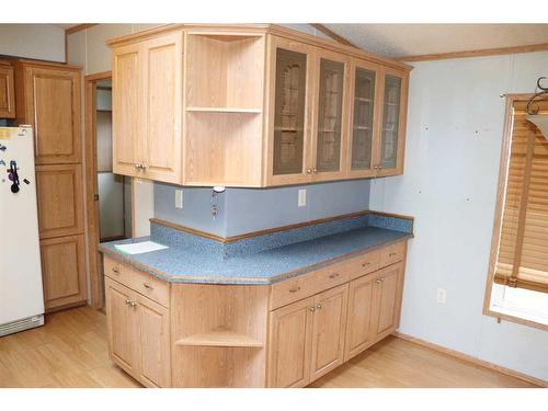 1021 20 Avenue, Marlboro, AB - Indoor Photo Showing Kitchen