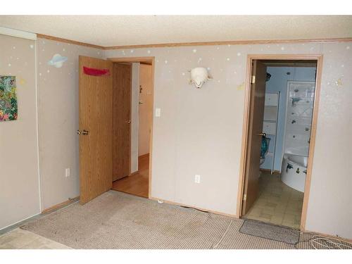 1021 20 Avenue, Marlboro, AB - Indoor Photo Showing Other Room