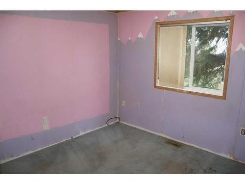 1021 20 Avenue, Marlboro, AB - Indoor Photo Showing Other Room