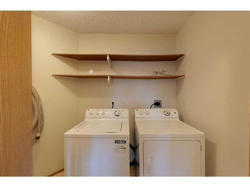 202-201 12 Avenue Sw, Slave Lake, AB - Indoor Photo Showing Laundry Room