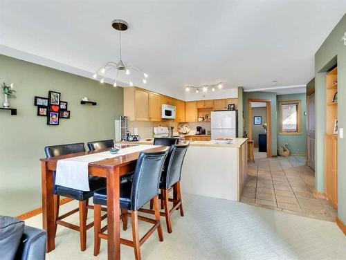 404-743 Railway Avenue, Canmore, AB - Indoor Photo Showing Dining Room