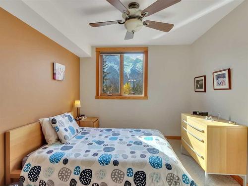 404-743 Railway Avenue, Canmore, AB - Indoor Photo Showing Bedroom