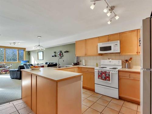 404-743 Railway Avenue, Canmore, AB - Indoor Photo Showing Kitchen With Double Sink