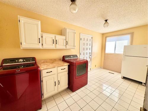 58 Baxter Crescent, Whitecourt, AB - Indoor Photo Showing Laundry Room