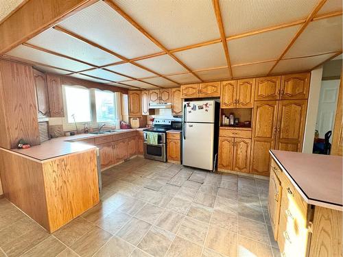 58 Baxter Crescent, Whitecourt, AB - Indoor Photo Showing Kitchen With Double Sink