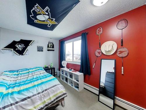 206A-5611 10Th Avenue, Edson, AB - Indoor Photo Showing Bedroom