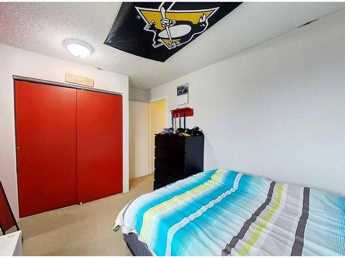 206A-5611 10Th Avenue, Edson, AB - Indoor Photo Showing Bedroom