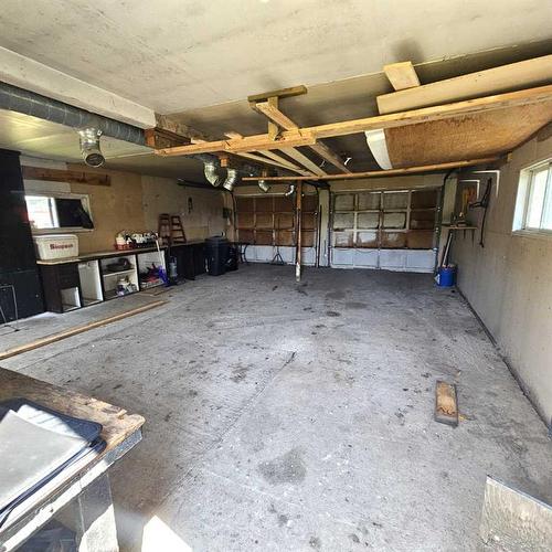 14411 Township Road 544, Rural Yellowhead County, AB - Indoor Photo Showing Garage