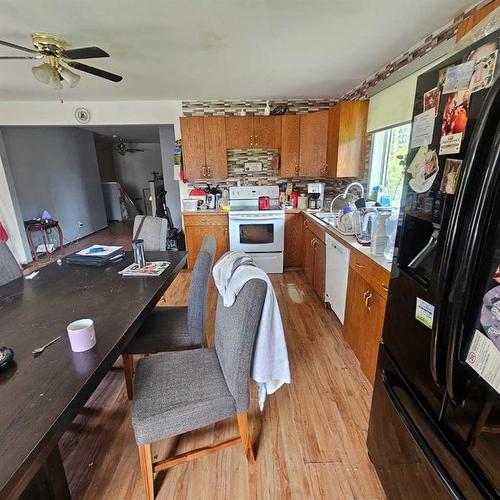 2103 11 Street, Marlboro, AB - Indoor Photo Showing Kitchen