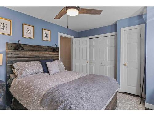 516-1080B Cougar Creek Drive Se, Canmore, AB - Indoor Photo Showing Bedroom