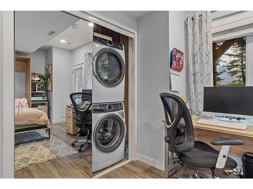 516-1080B Cougar Creek Drive Se, Canmore, AB - Indoor Photo Showing Laundry Room