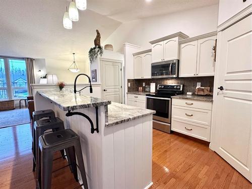 15 Park Point, Whitecourt, AB - Indoor Photo Showing Kitchen With Upgraded Kitchen