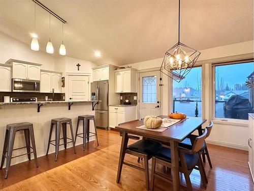 15 Park Point, Whitecourt, AB - Indoor Photo Showing Dining Room