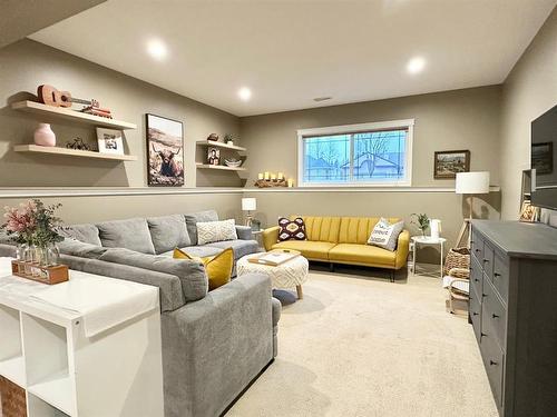 15 Park Point, Whitecourt, AB - Indoor Photo Showing Living Room