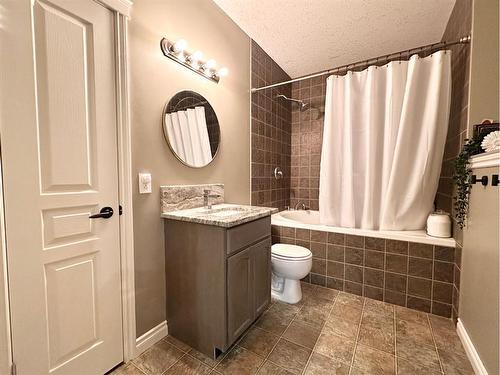 15 Park Point, Whitecourt, AB - Indoor Photo Showing Bathroom