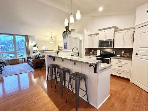 15 Park Point, Whitecourt, AB - Indoor Photo Showing Kitchen With Upgraded Kitchen