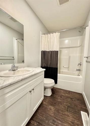 9511D 112 Street, Clairmont, AB - Indoor Photo Showing Bathroom