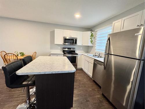 9511D 112 Street, Clairmont, AB - Indoor Photo Showing Kitchen With Double Sink