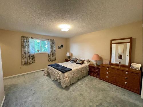 18302 Township Road 532, Rural Yellowhead County, AB - Indoor Photo Showing Bedroom