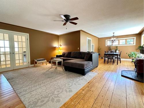 61 Park Drive, Whitecourt, AB - Indoor Photo Showing Living Room