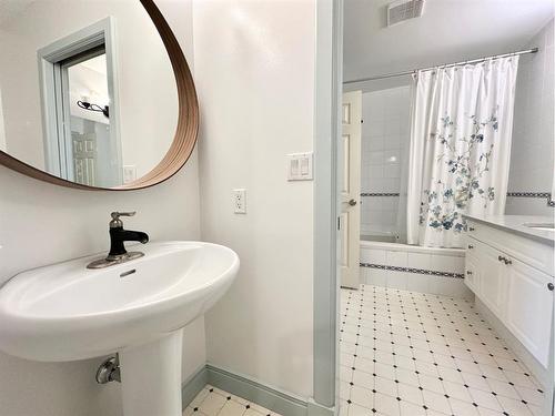 61 Park Drive, Whitecourt, AB - Indoor Photo Showing Bathroom