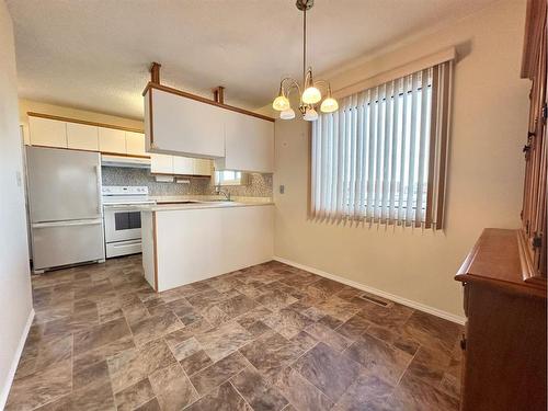 34 Windfall Drive, Whitecourt, AB - Indoor Photo Showing Kitchen