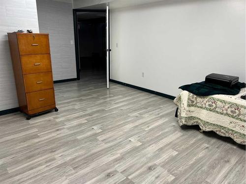 407 7 Avenue, Fox Creek, AB - Indoor Photo Showing Bedroom