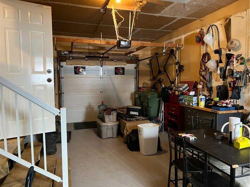 407 7 Avenue, Fox Creek, AB - Indoor Photo Showing Garage