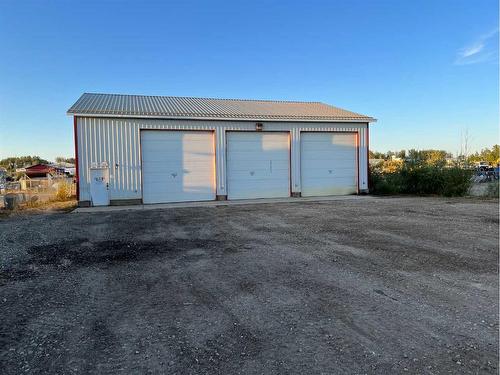 106 1 Avenue, Fox Creek, AB 