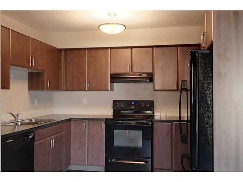 203-709 6 Avenue Se, Slave Lake, AB - Indoor Photo Showing Kitchen With Double Sink