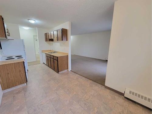 316A-5611 10 Avenue, Edson, AB - Indoor Photo Showing Kitchen