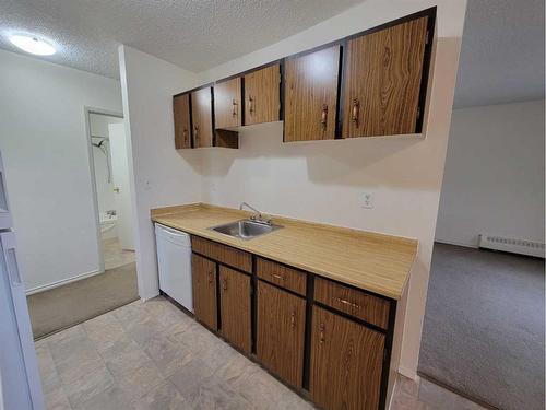 316A-5611 10 Avenue, Edson, AB - Indoor Photo Showing Kitchen