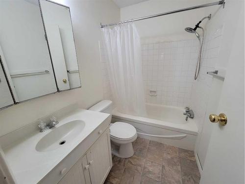 316A-5611 10 Avenue, Edson, AB - Indoor Photo Showing Bathroom