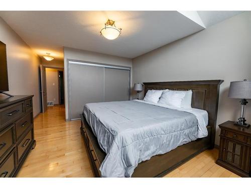 113 Parker Place, Hinton, AB - Indoor Photo Showing Bedroom