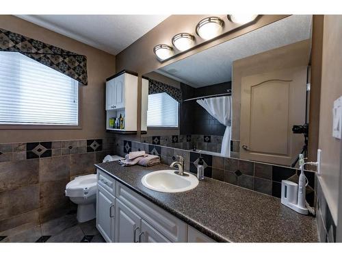 113 Parker Place, Hinton, AB - Indoor Photo Showing Bathroom