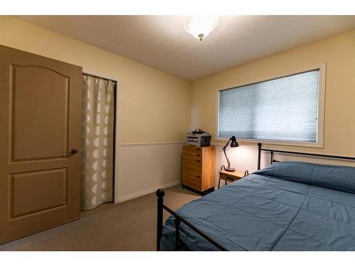 113 Parker Place, Hinton, AB - Indoor Photo Showing Bedroom