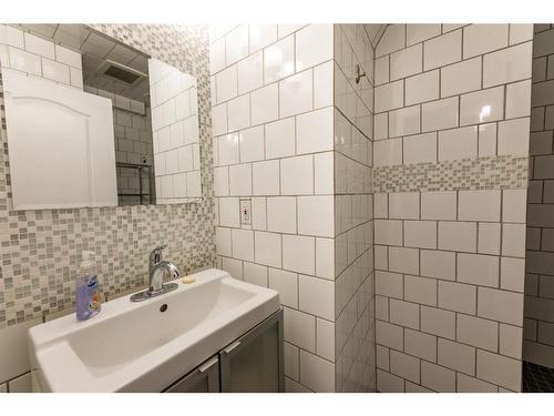 113 Parker Place, Hinton, AB - Indoor Photo Showing Bathroom