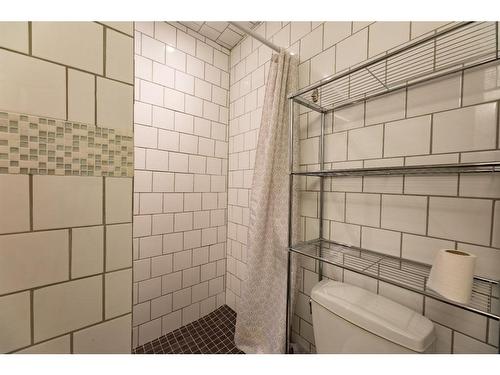 113 Parker Place, Hinton, AB - Indoor Photo Showing Bathroom