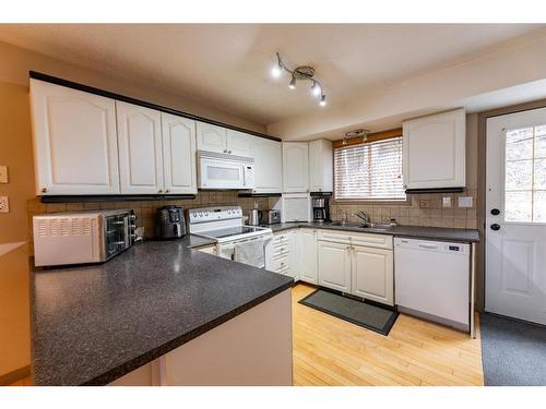 113 Parker Place, Hinton, AB - Indoor Photo Showing Kitchen With Double Sink