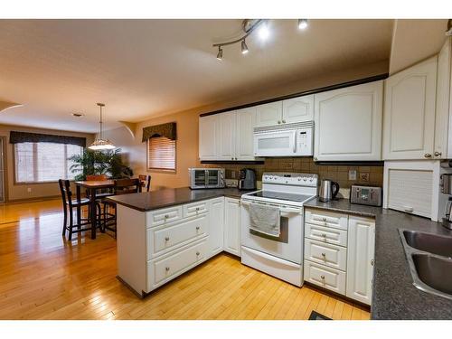 113 Parker Place, Hinton, AB - Indoor Photo Showing Kitchen With Double Sink