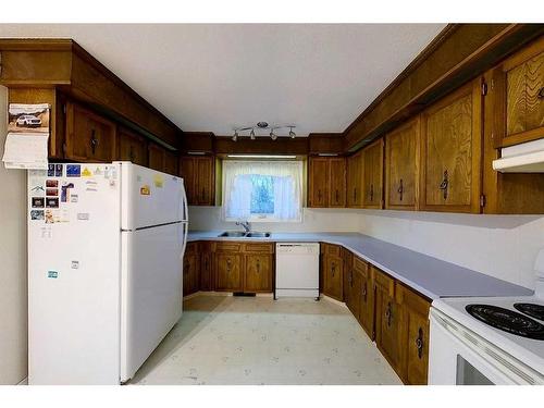 5908 9 Avenue, Edson, AB - Indoor Photo Showing Kitchen With Double Sink