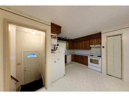 5908 9 Avenue, Edson, AB - Indoor Photo Showing Kitchen