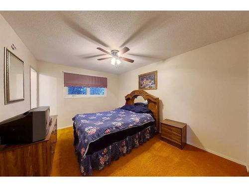 5908 9 Avenue, Edson, AB - Indoor Photo Showing Bedroom