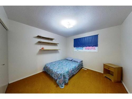 5908 9 Avenue, Edson, AB - Indoor Photo Showing Bedroom