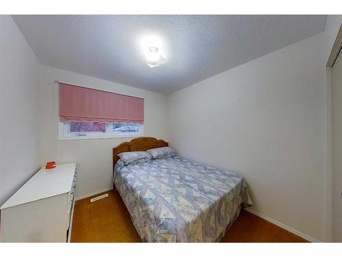 5908 9 Avenue, Edson, AB - Indoor Photo Showing Bedroom